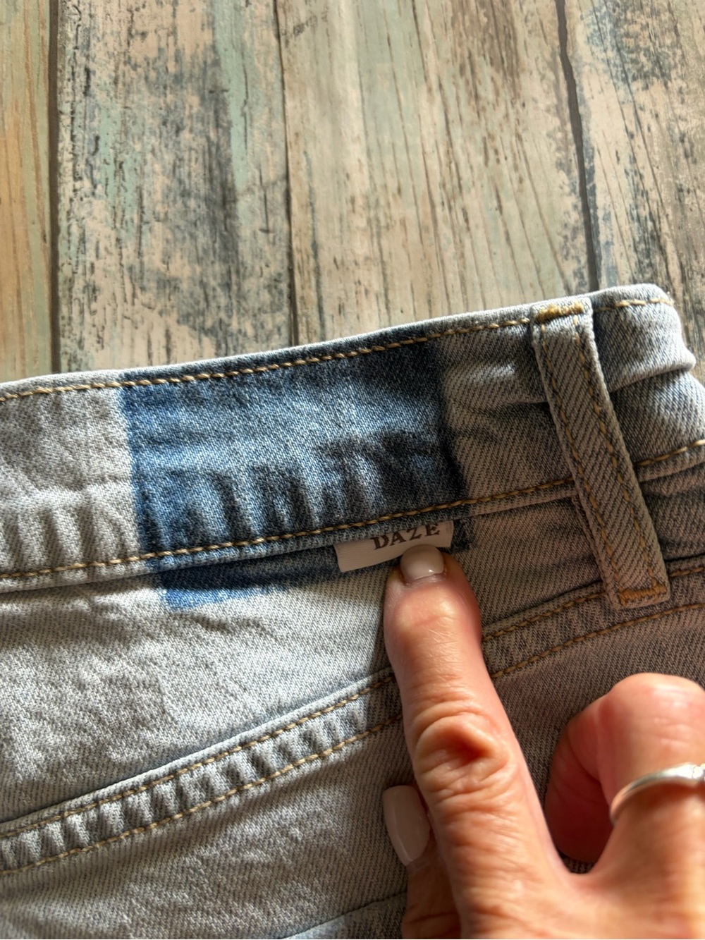 Daze Crossroads Mid-Rise Loose Denim Shorts (Current Style) - Picture 8 of 9
